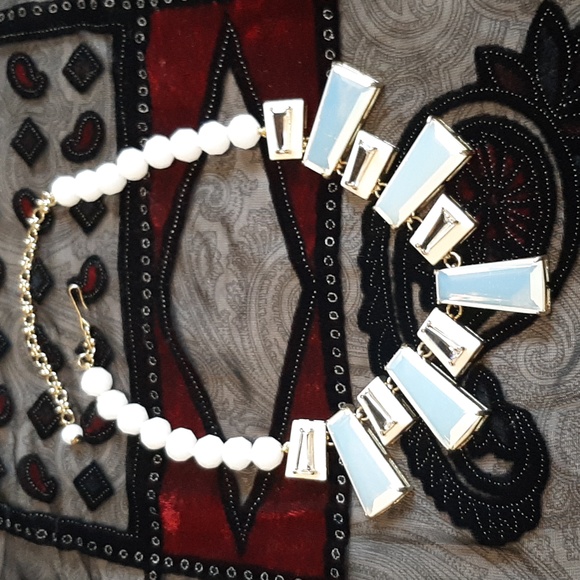 HEIDI DAUS Necklace w Clip-on Earrings - Gold Tone w Opalesque & White Stones - Picture 3 of 14